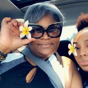 Meet your Posher, Yvette